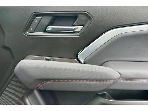 Used 2025 Chevrolet Colorado Z71 AWD/4WD image 19
