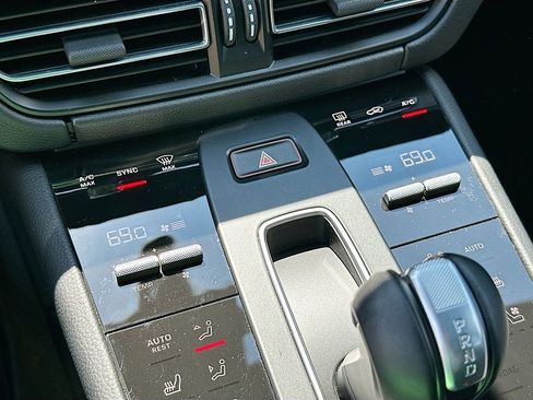 Certified 2026 Porsche Macan AWD/4WD image 18