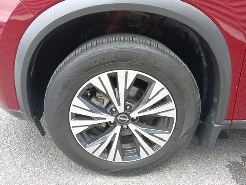 Used 2023 Nissan Rogue SV image 10