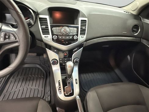 Used 2016 Chevrolet Cruze LT w/ Technology Package image 17