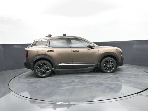 New 2026 Nissan Kicks SR w/ SR Premium Package AWD/4WD image 5