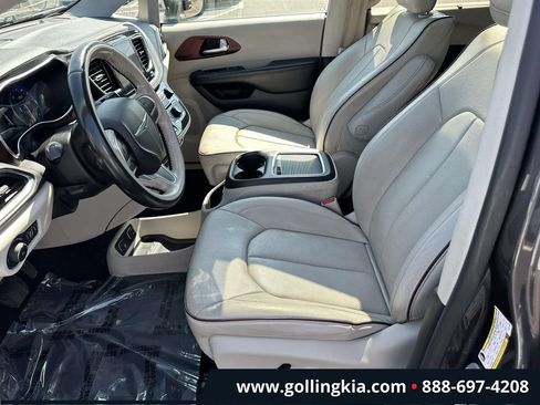 Used 2020 Chrysler Pacifica Limited FWD image 16