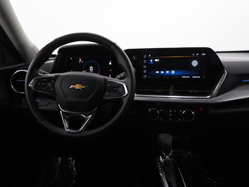 Used 2024 Chevrolet Trax LT w/ Sunroof Package image 12