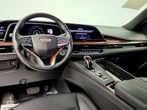 Used 2024 Cadillac Escalade ESV Luxury RWD image 11