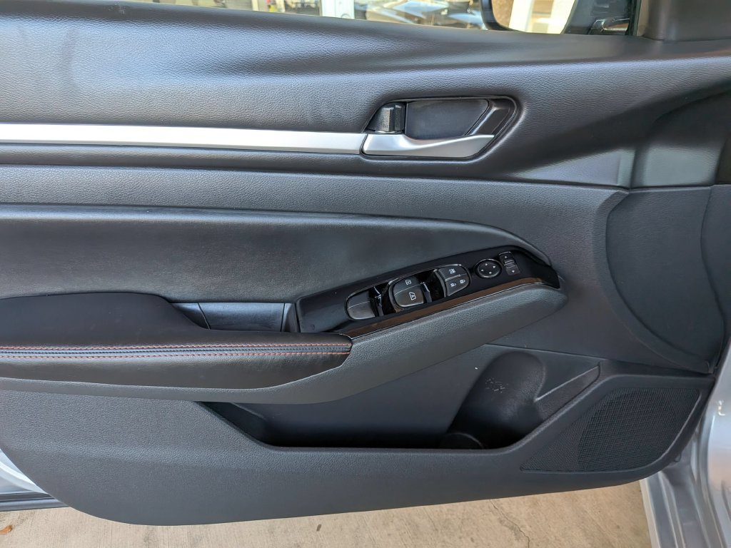 Used 2025 Nissan Altima 2.5 SR FWD image 11