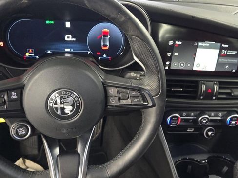 Used 2024 Alfa Romeo Giulia Veloce image 37