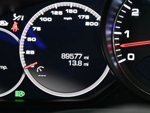 Used 2019 Porsche Cayenne Turbo w/ Sportdesign Package image 25