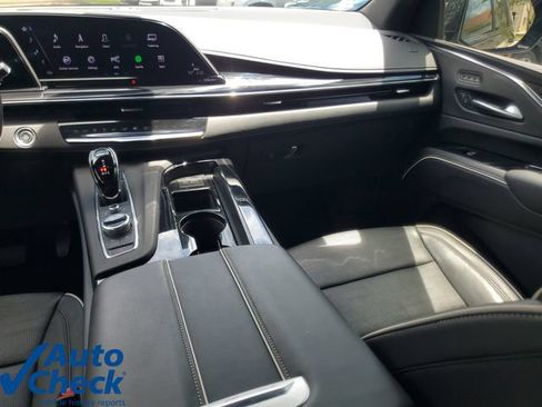 Certified 2024 Cadillac Escalade ESV Sport AWD/4WD image 17