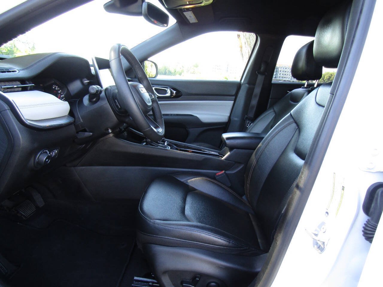 Used 2024 Jeep Compass Limited AWD/4WD image 11