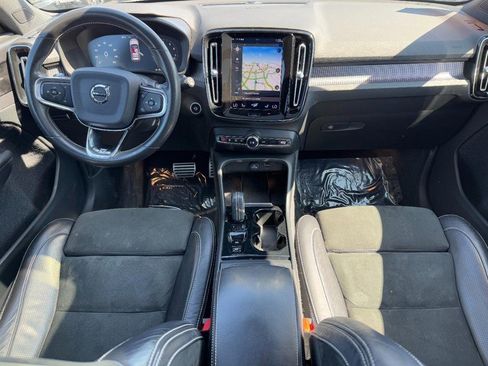 Used 2020 Volvo XC40 T5 R-Design image 12