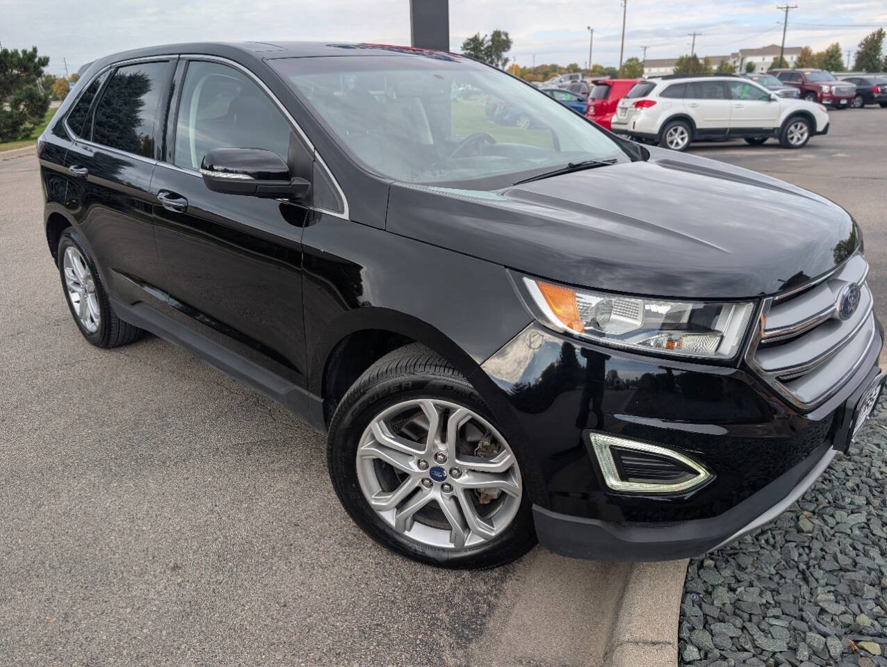Used 2017 Ford Edge Titanium w/ Equipment Group 301A AWD/4WD image 3