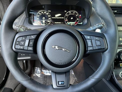 Used 2024 Jaguar F-TYPE R AWD/4WD image 9