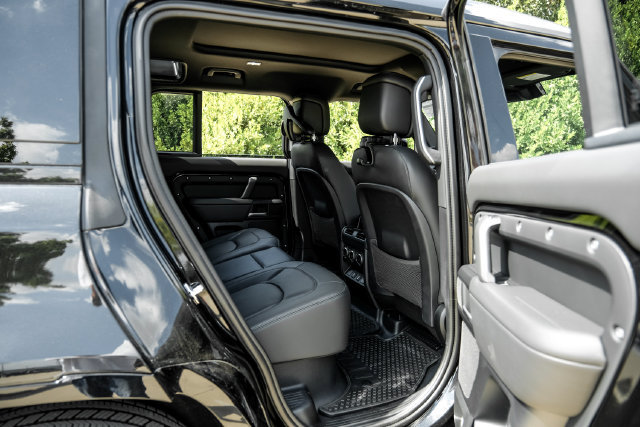New 2026 Land Rover Defender 110 X-Dynamic SE AWD/4WD image 45