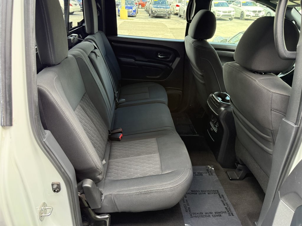 Used 2018 Nissan Titan SV w/ SV Convenience Package AWD/4WD image 16