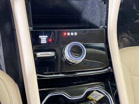 Used 2022 Jeep Grand Cherokee Limited image 17