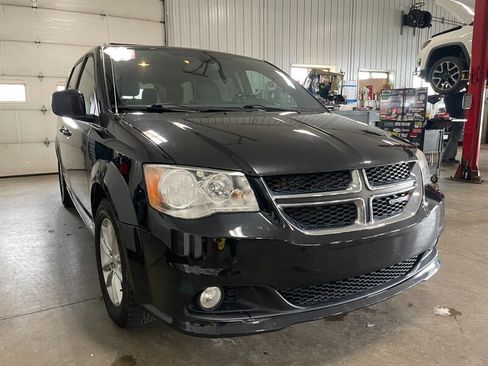 Used 2019 Dodge Grand Caravan SXT image 4