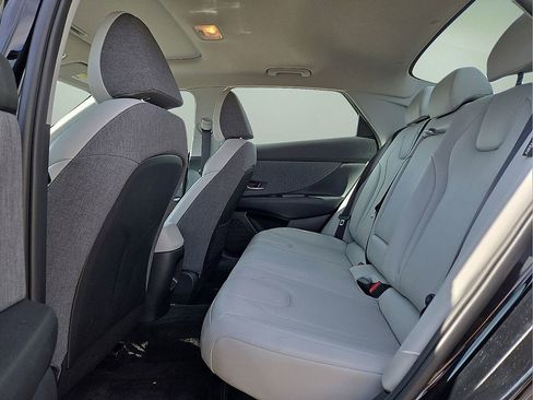 Used 2025 Hyundai Elantra Limited image 15