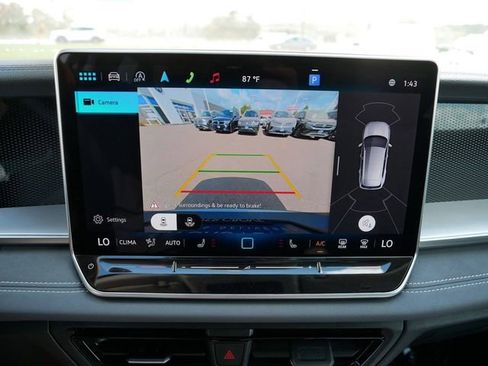 New 2025 Volkswagen Tiguan SE image 12