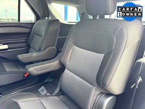 Used 2022 Ford Explorer XLT image 16