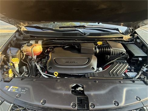 Used 2022 Chrysler Pacifica Touring-L FWD image 14