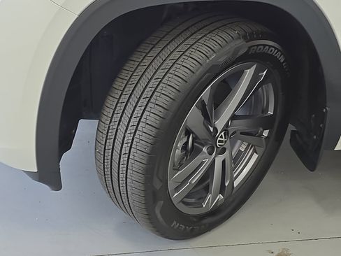 Used 2024 Volkswagen Atlas Cross Sport SEL R-Line image 33