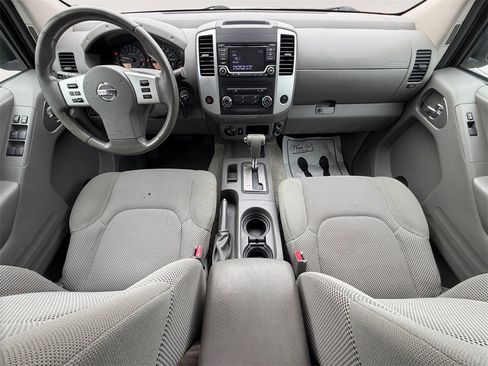 Used 2016 Nissan Frontier SV image 11