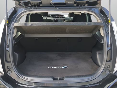 Used 2017 Toyota Prius C Two image 38