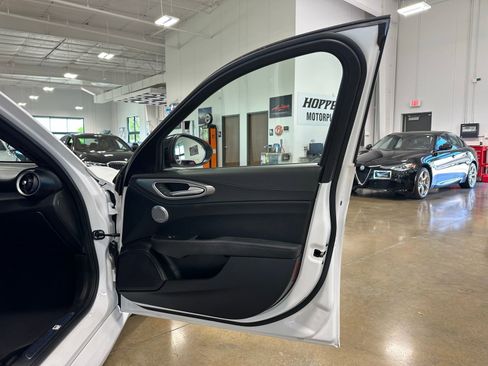 Used 2024 Alfa Romeo Giulia Veloce RWD image 40