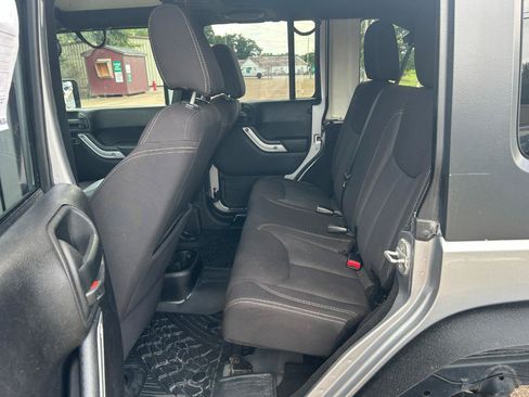 Used 2013 Jeep Wrangler Unlimited Sahara w/ Connectivity Group AWD/4WD image 12