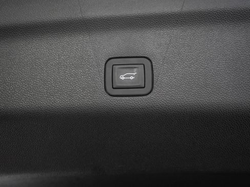 Used 2025 Chevrolet Tahoe Premier AWD/4WD image 11