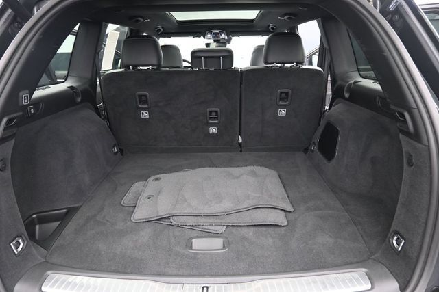 Used 2023 Jeep Grand Cherokee Overland AWD/4WD image 12