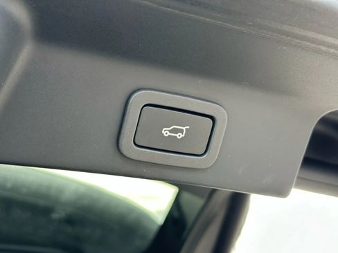 Used 2017 Jaguar F-PACE S image 36