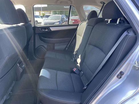Used 2018 Subaru Outback 2.5i Premium image 3