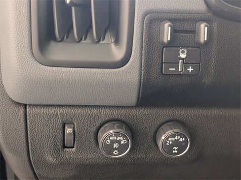 Used 2019 Chevrolet Colorado Z71 w/ Z71 Midnight Edition image 15