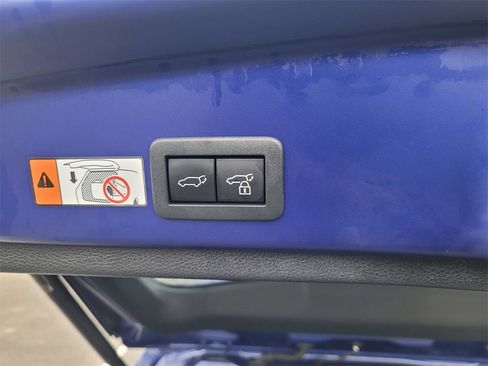 Certified 2025 Toyota Corolla Cross XLE image 9