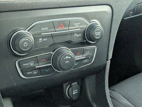 Used 2022 Dodge Charger SXT image 12