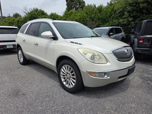 Used 2012 Buick Enclave Leather FWD image 2