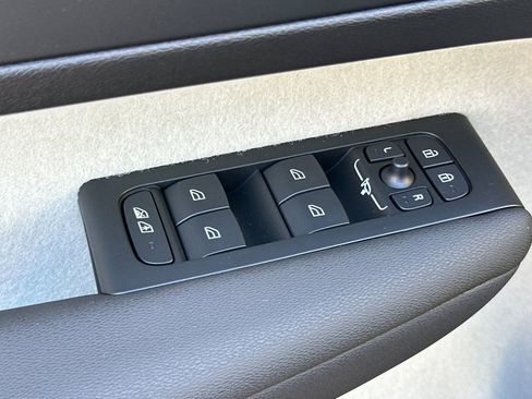 New 2026 Volvo XC40 B5 Ultra w/ Climate Package AWD/4WD image 11