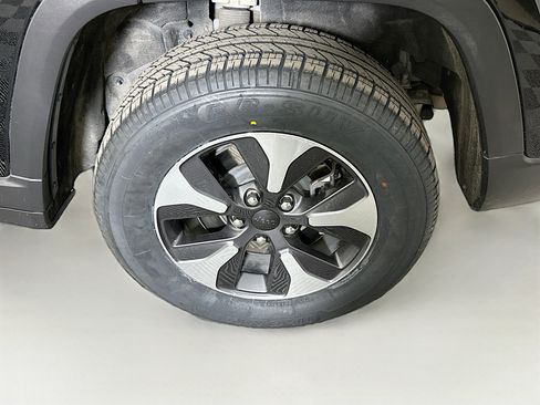 Used 2022 Jeep Grand Cherokee Limited 4xe image 11