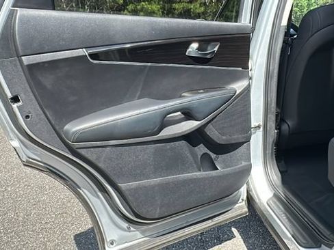 Used 2019 Kia Sorento L FWD image 20