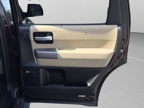 Used 2016 Toyota Sequoia Limited w/ Safety & Convenience Package image 42