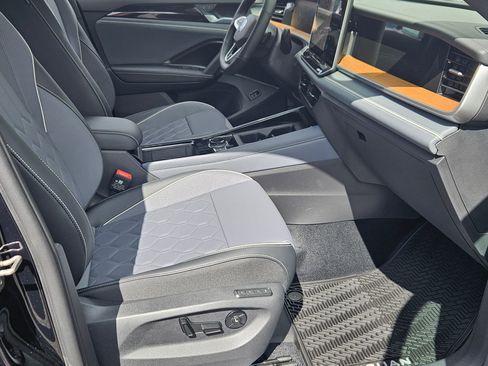 New 2026 Volkswagen Tiguan SEL R-Line AWD/4WD image 30