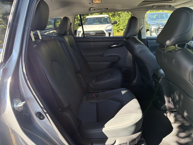 Used 2026 Toyota Highlander XLE AWD/4WD image 15