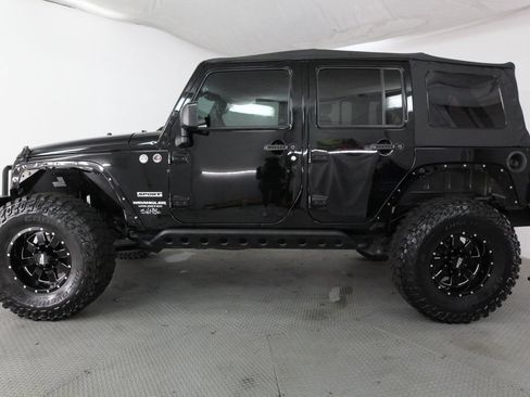Used 2017 Jeep Wrangler Unlimited Sport w/ Quick Order Package 23S AWD/4WD image 4