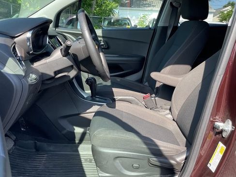 Used 2020 Chevrolet Trax LS w/ Tint and Cruise Package AWD/4WD image 5
