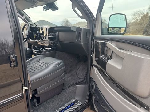 New 2025 GMC Savana 2500 Extended w/ Driver Convenience Package RWD image 36