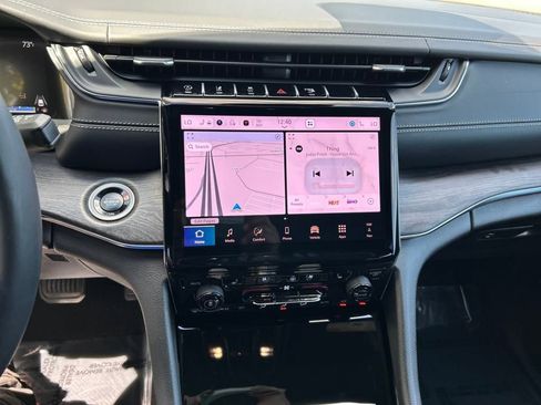 Used 2025 Jeep Grand Cherokee L Overland w/ Advanced Protech Group III image 16