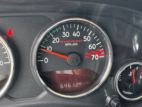 Used 2015 Jeep Wrangler Unlimited Rubicon AWD/4WD image 17