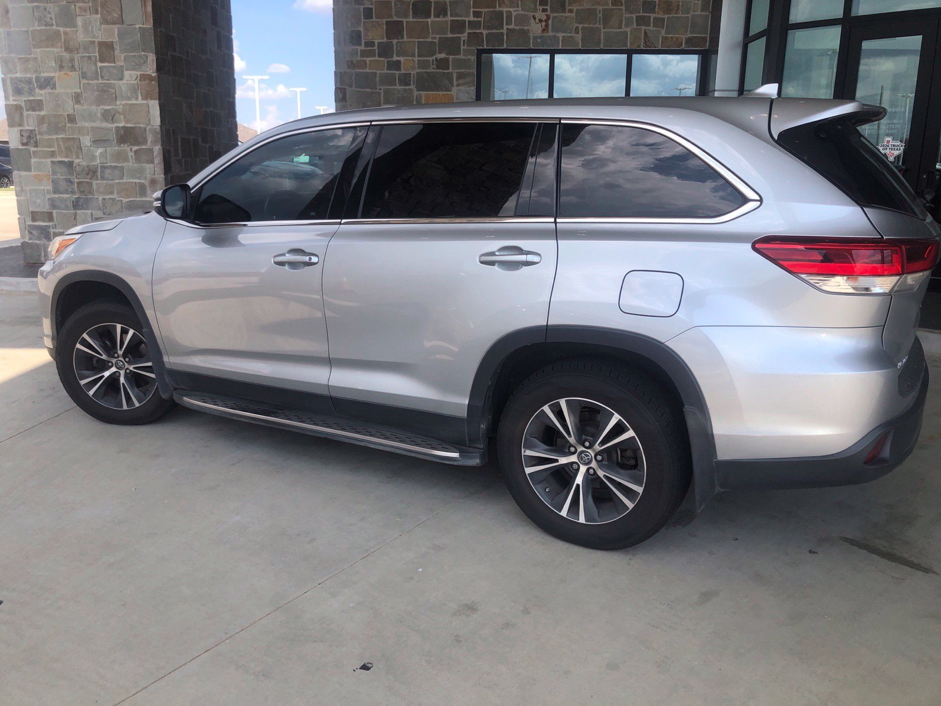 Used 2019 Toyota Highlander Plus FWD image 24