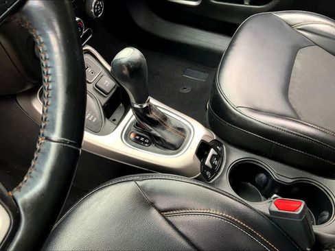 Used 2017 Jeep Compass Latitude image 16